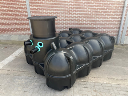 Platte regenwaterput 10000L klaar voor installatie