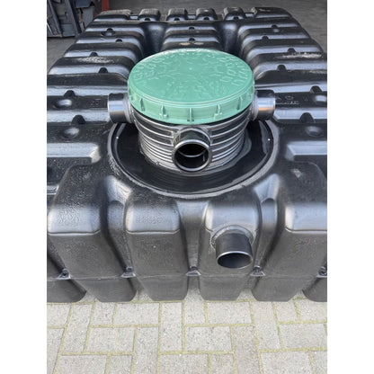 AquaBin 2500L met groen schachtdeksel en aansluiting van 110 mm